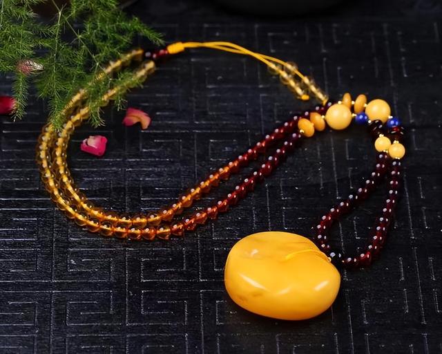 琥珀蜜蜡:天然宝石中的珍品,收藏与鉴别全攻略!