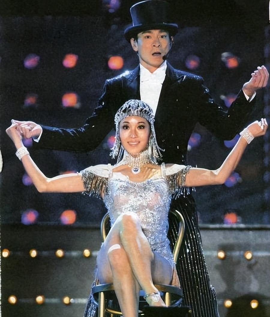 彻底瞒不住了!刘德华赖文慧关系曝光,原来除了结婚证啥都给了