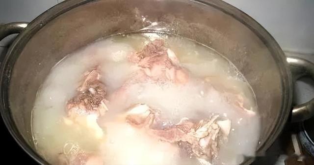 食材|炒菜时多放这种料,吃了很伤血管,又损肝脏!