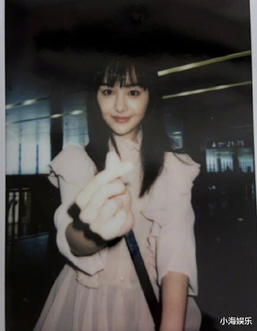 郑爽被判赔付上亿违约金，躲美国带娃不回国，近况身材发福认不出