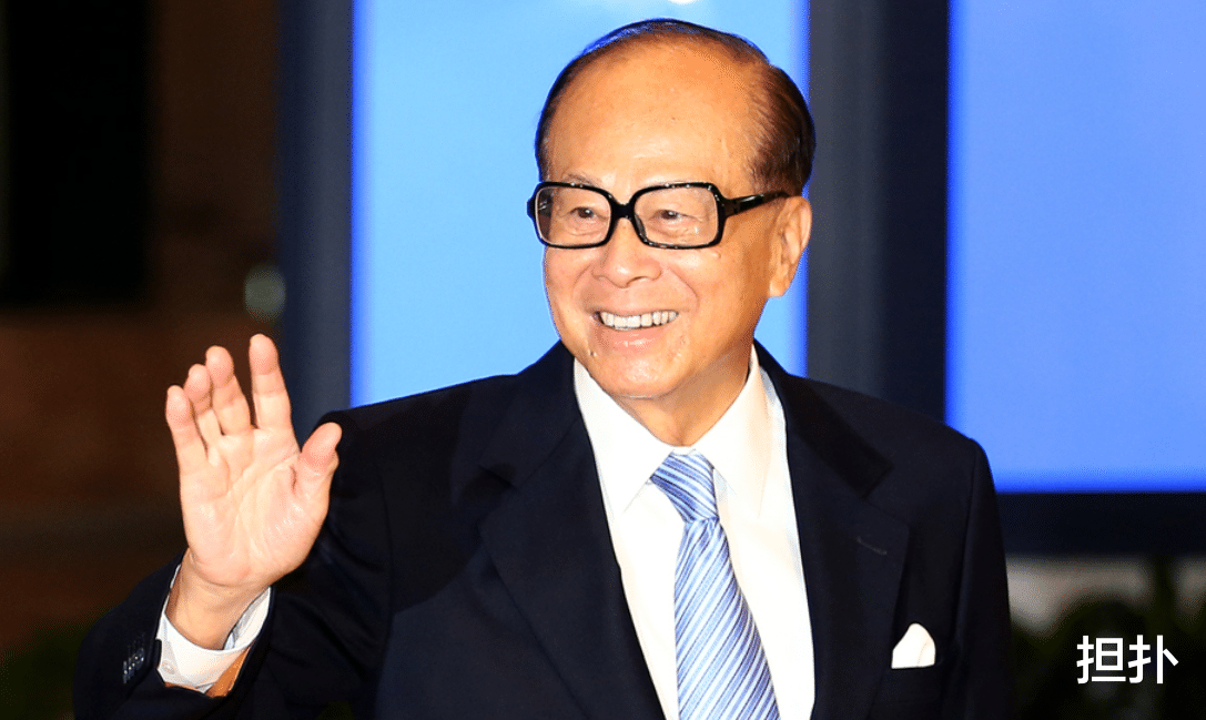 马云|富婆余宝珠98岁烟不离手,李嘉诚一生不抽烟喝酒,如今照样驼背了