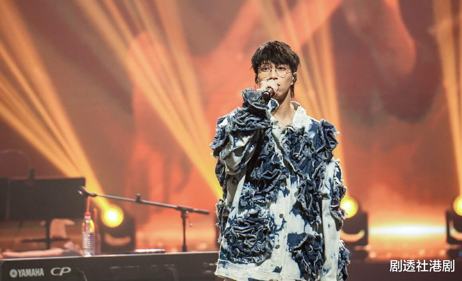 TVB知名小生疑升级当爸！日籍妻子现身腹部凸起，网民称孕味足