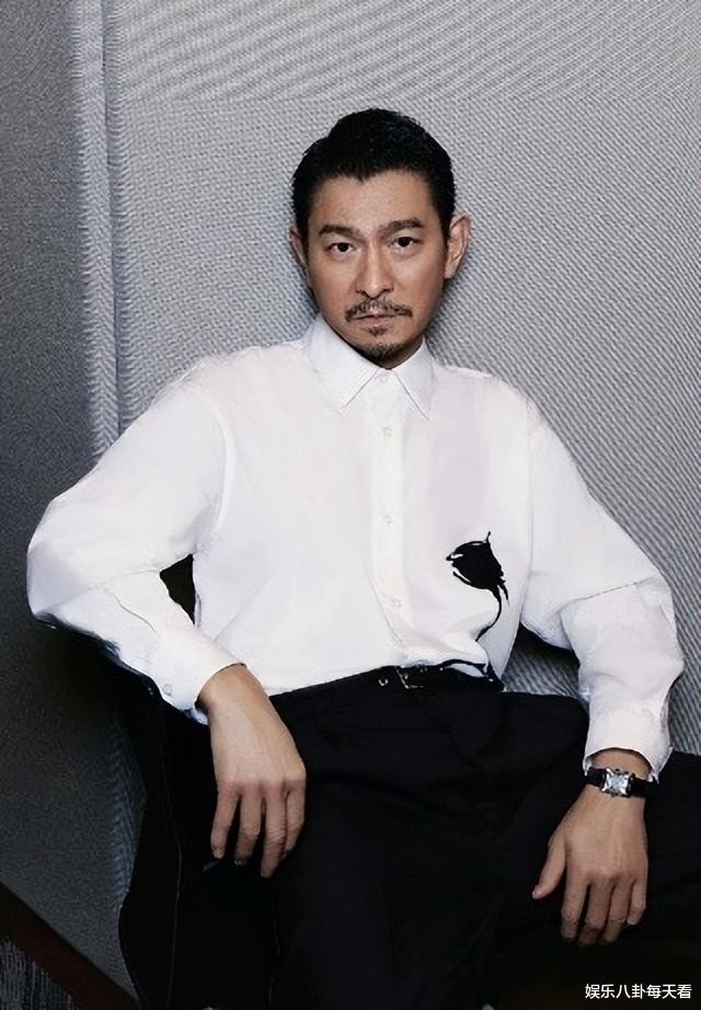 瞒不住了！62岁刘德华和赖文慧关系曝光，原来除了结婚证啥都给了