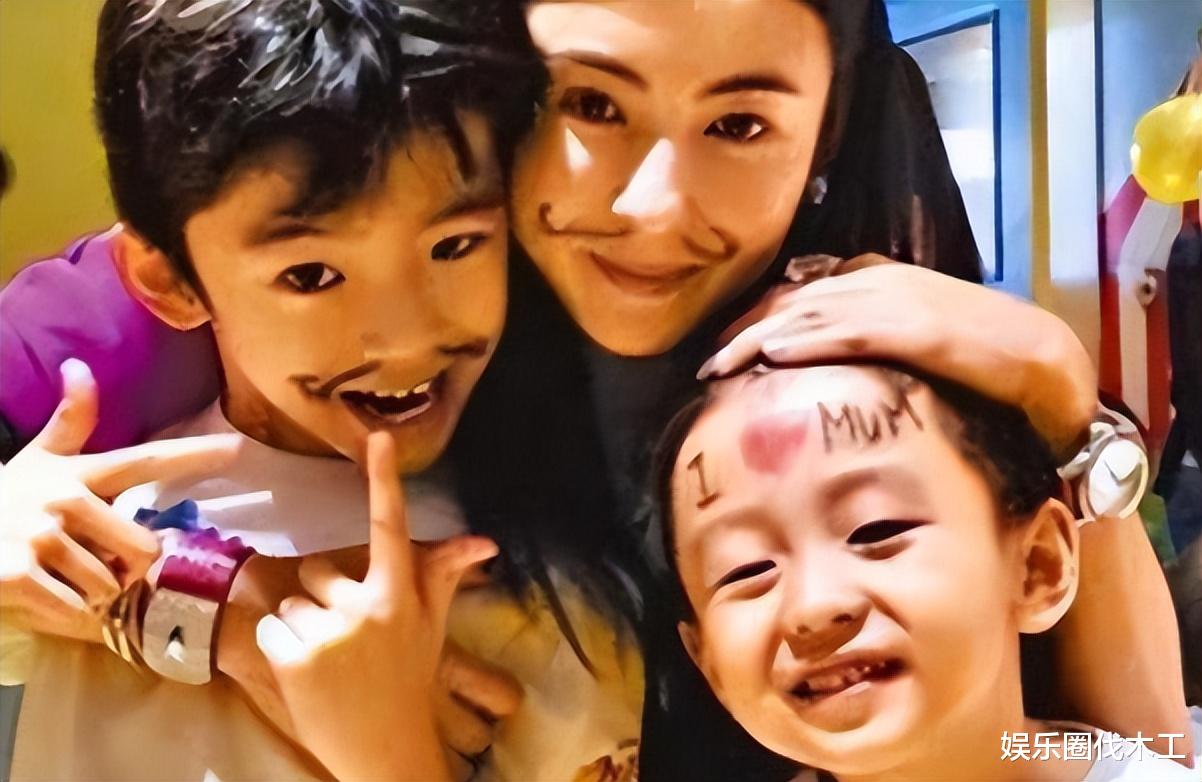 谢霆锋|没分手?谢霆锋与王菲外出被拍,十指紧扣超甜蜜,张柏芝复婚无望