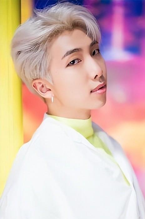 知音|防弹少年团(BTS)成员RM为了视力矫正手术开始了视力检查