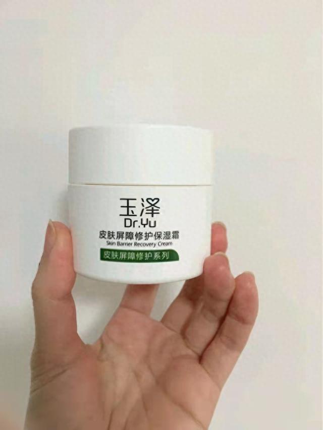 上了年纪的女人,建议每天早晚涂面霜,这几款国货面霜,值得尝试