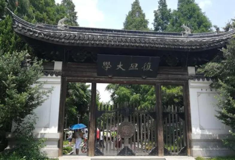 事闹大了！清华复旦辟谣丑闻？川大继续硬刚？网友：真急眼了！