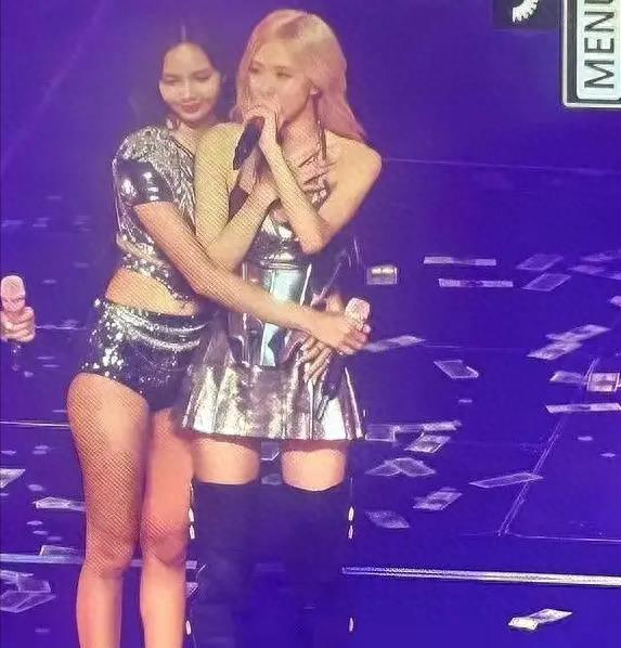 Lisa疯马秀彩排视频被曝,全身只剩1条珍珠腰链,还特意做了丰臀