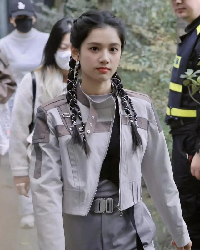 Angelababy|《奔跑吧》路透曝光,baby和男闺蜜张大大比心,不受前夫合照影响