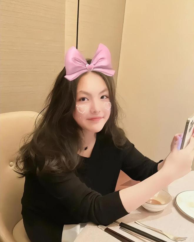 李湘高调晒王诗龄回国过圣诞，我笑死在网友的评论区