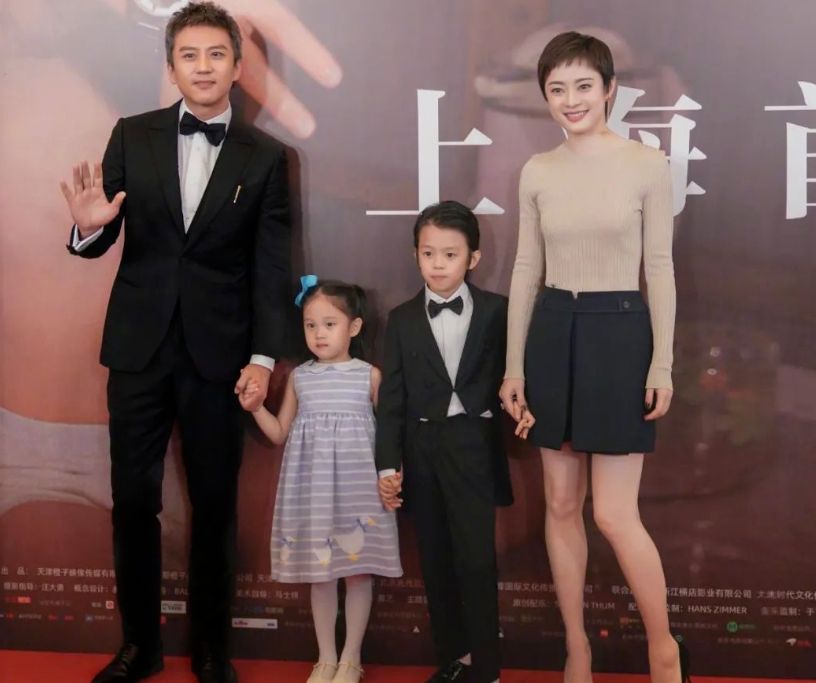 邓超夫妇打拳击!被孙俪追着打全程罚跳,两人互殴打闹像小学生