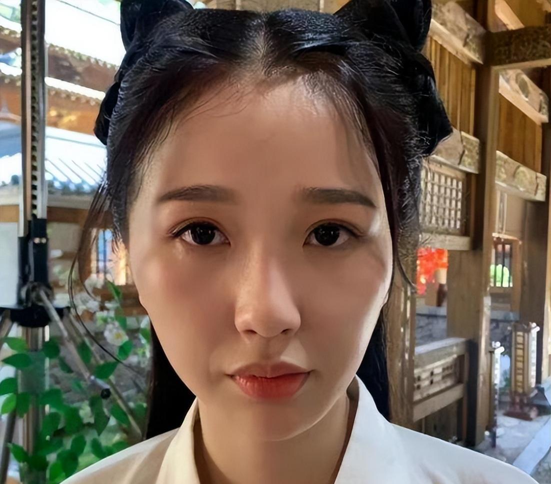 生图|15位女星生图曝光!痘坑脸、肤色暗沉,明星滤镜碎了一地