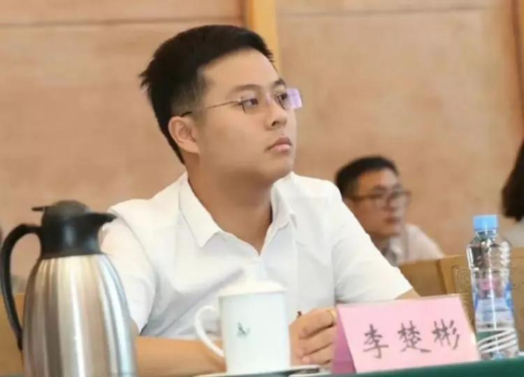 刘亦菲|“15岁打工,20岁成为常委”,这位00后给我们带来了什么启示?