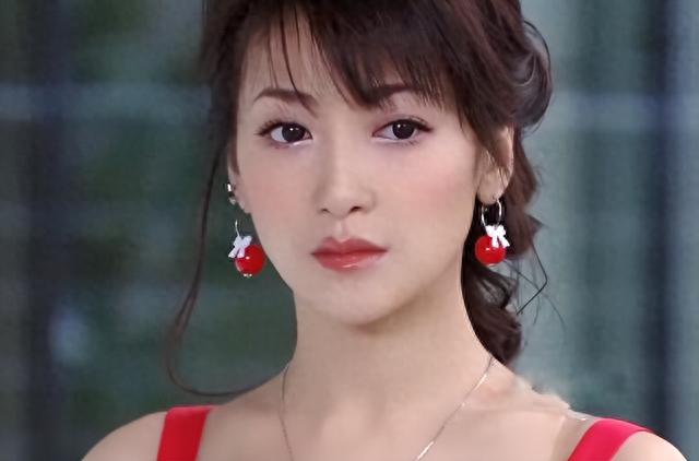 嘴唇厚、小鸡嘴，地包天，这8位女星看似貌美如花，实则奇怪