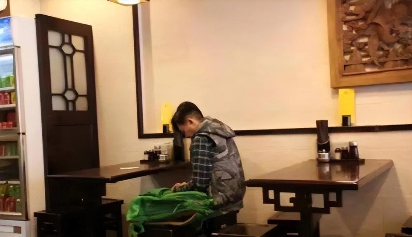 国内赚钱国外花?这一次,轮到61岁的梁朝伟“翻车”了