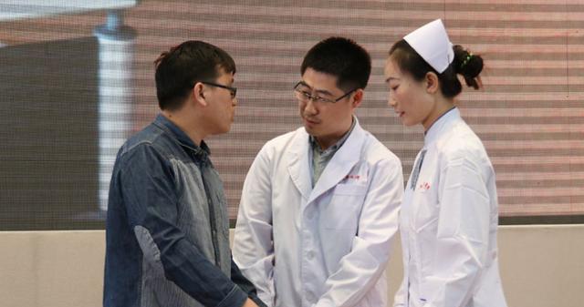 没工资能找到人?护士行业太内卷,仅口头承诺“有编制优先给你”