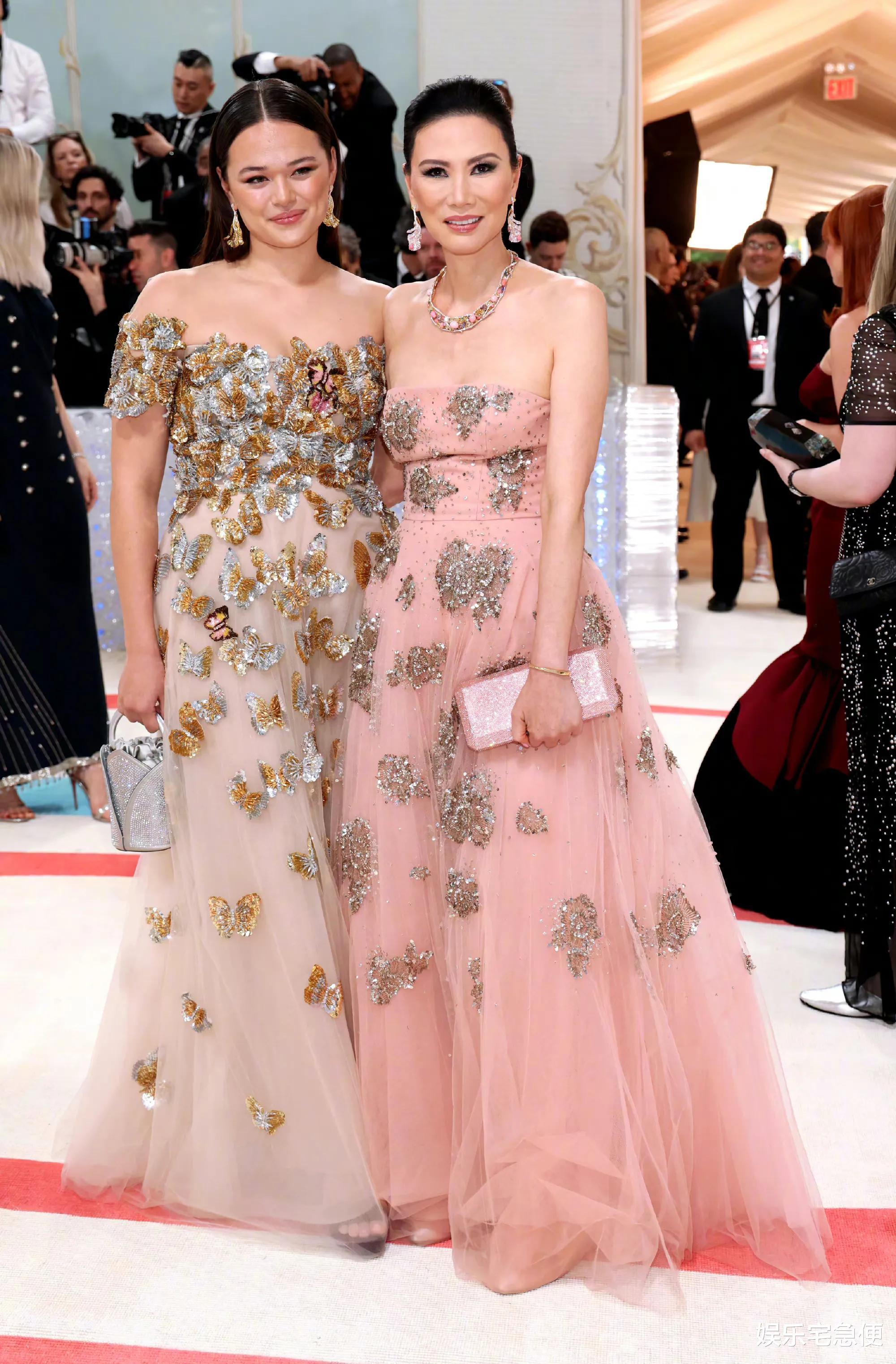 Met Gala|何超凤高调出席met gala,杨紫琼王嘉尔同场陪伴,何超欣望尘莫及