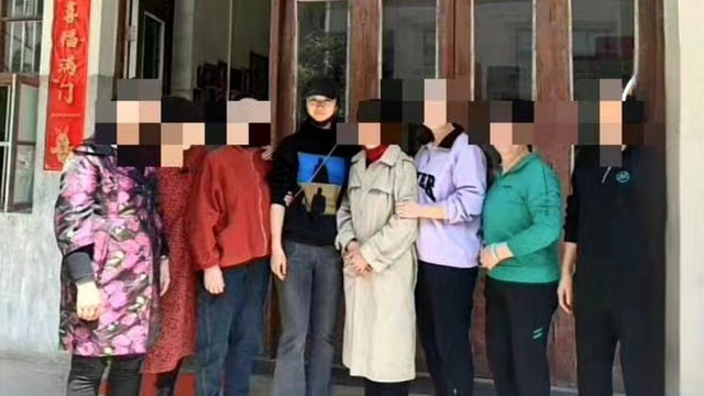 汤唯 汤唯衣锦还乡！带韩国老公孩子回乡下祭祖，夫妻俩打扮朴素不摆谱