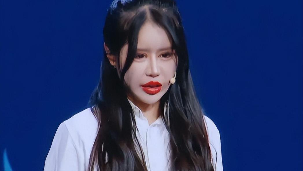 上海00后整容狂人：2年花400万“削骨”，如今模样大变却后悔不已