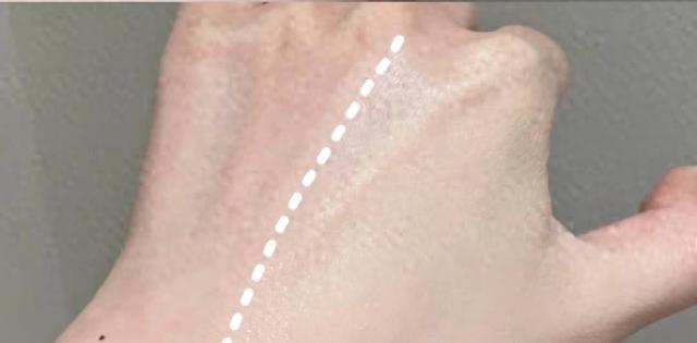 这些BB霜粉底液,有效提亮肤色,将皮肤打造出自然白净的瓷肌感!