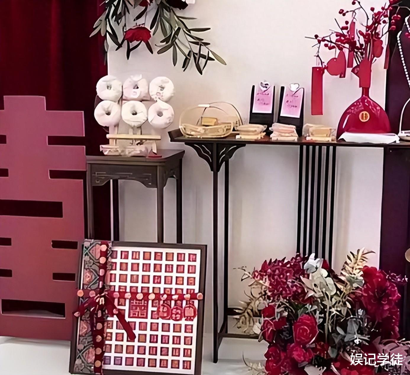 大衣哥前儿媳官宣订婚,晒与未婚夫同框合照,被指是奉子成婚