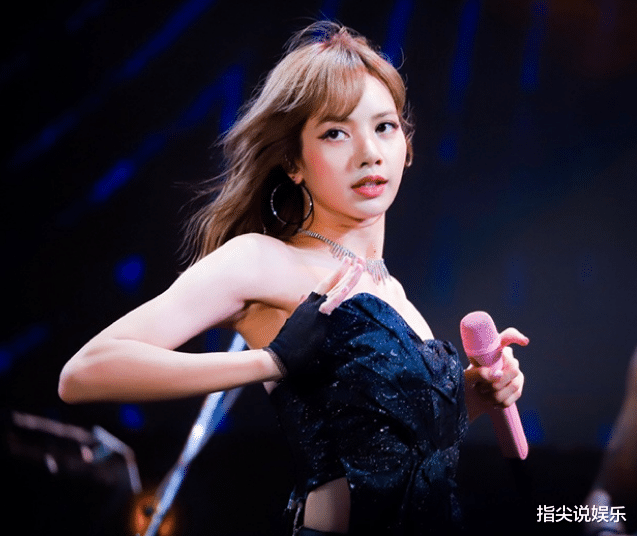 Lisa晒疯马秀彩排视频,身上没见衣服,动作大胆,LV三公子疑在场