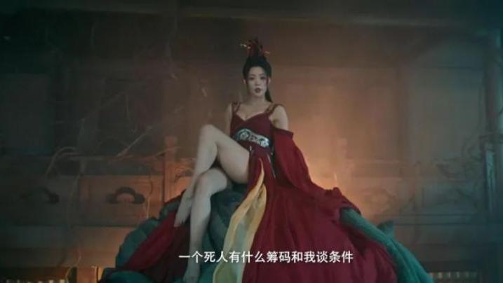 克拉拉重磅回归，性感演绎网大电影！魅力展现身材引发热议