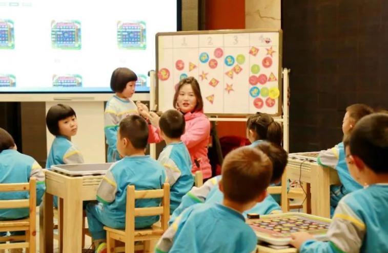 考研|又一热门专业面临尴尬处境,不论考研还是考公都没必要,只能摆烂