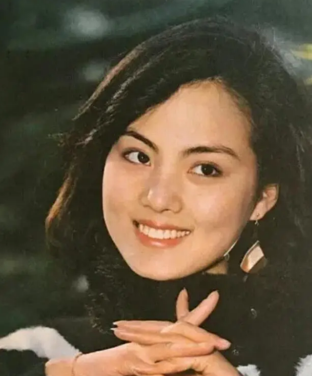 罗烈|“你不是挺能勾搭人的吗?”女演员被母亲恶语奚落,最后跳楼自杀