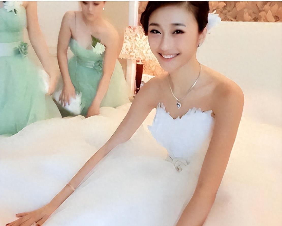 “好声音”里唱盛夏光年的陈冰，你们还记得吗？如今曝出大瓜来了