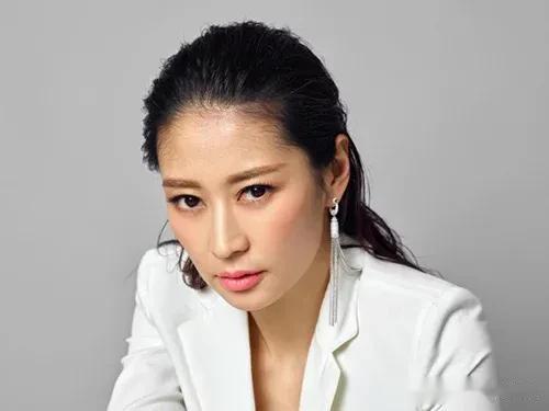 梁静|气质美女梁静,太有范