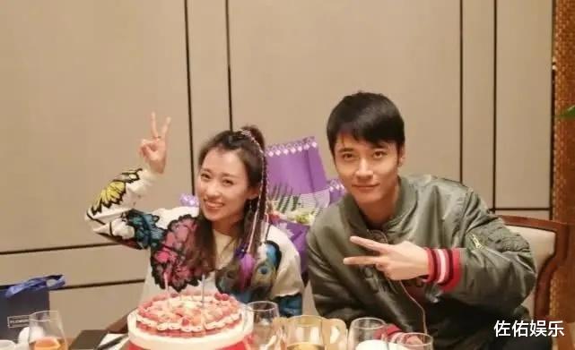 洪欣|官宣与洪欣离婚后,张丹峰晒照宣传新剧,配文似有深意引争议