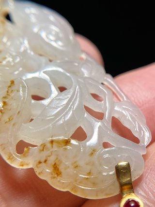 清 和田玉白玉籽料 留皮 灵芝福纹 挂件