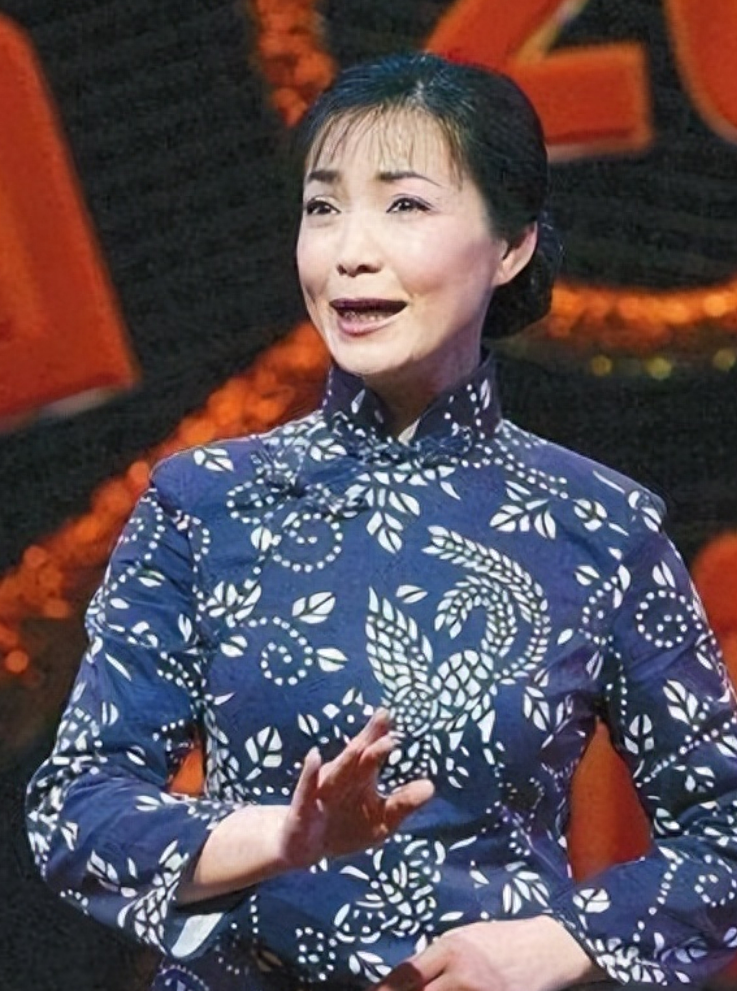 戴春荣:25岁嫁给初恋,和丈夫恩爱37年零绯闻,与女儿女婿住对门