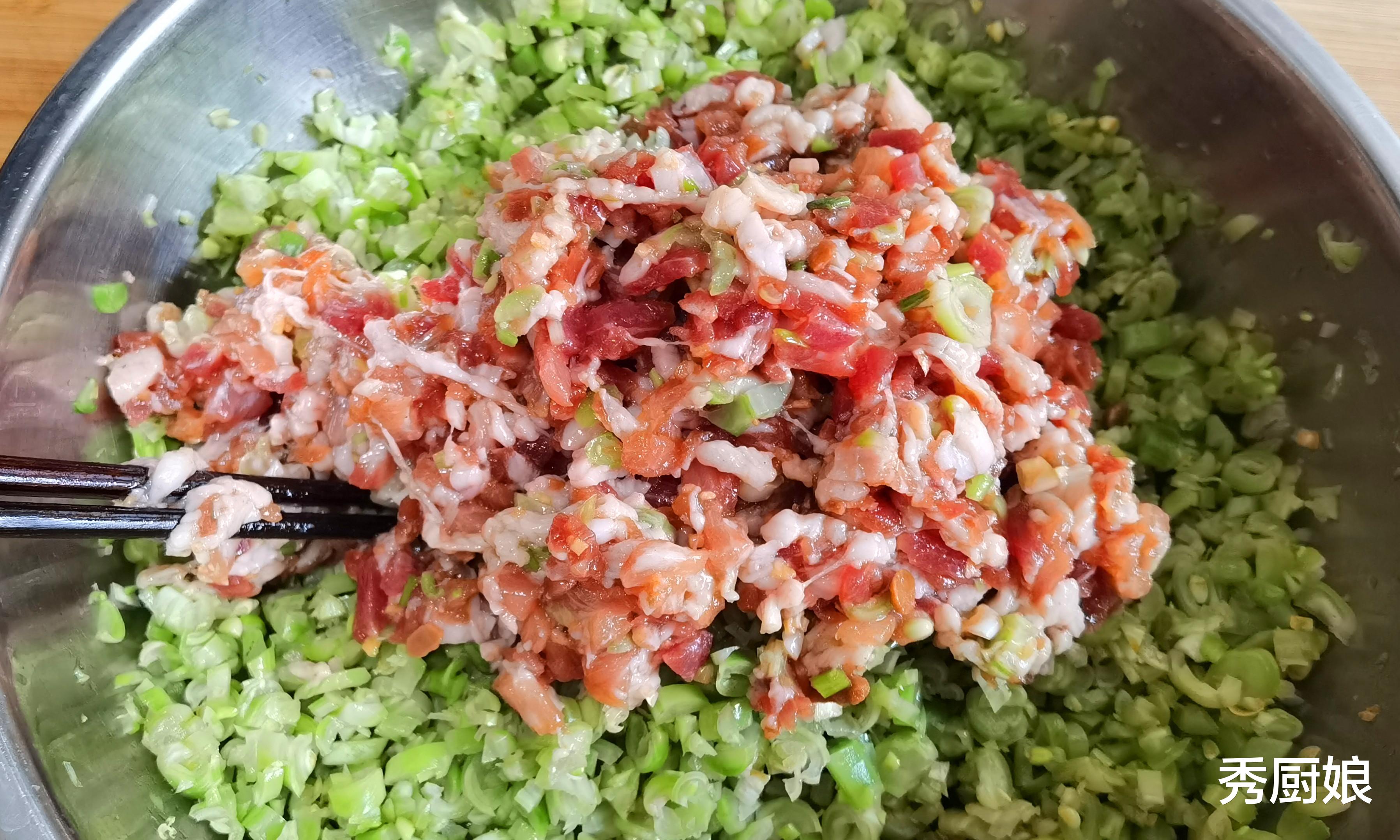 饺子|夏天包饺子,韭菜芹菜靠边站,这4种馅料鲜香不油腻,全家都爱吃