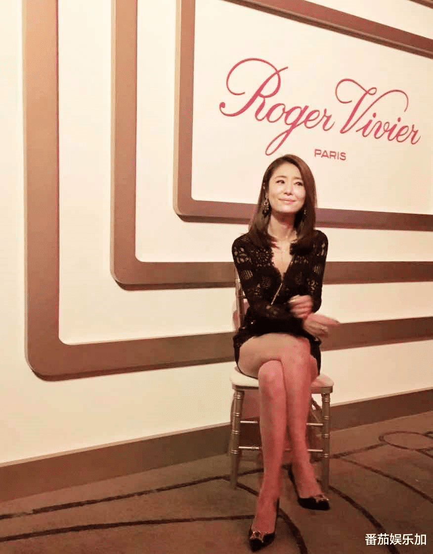 知名演员林心如路边买水果,50岁阿姨“言语中伤”,评论区笑翻了