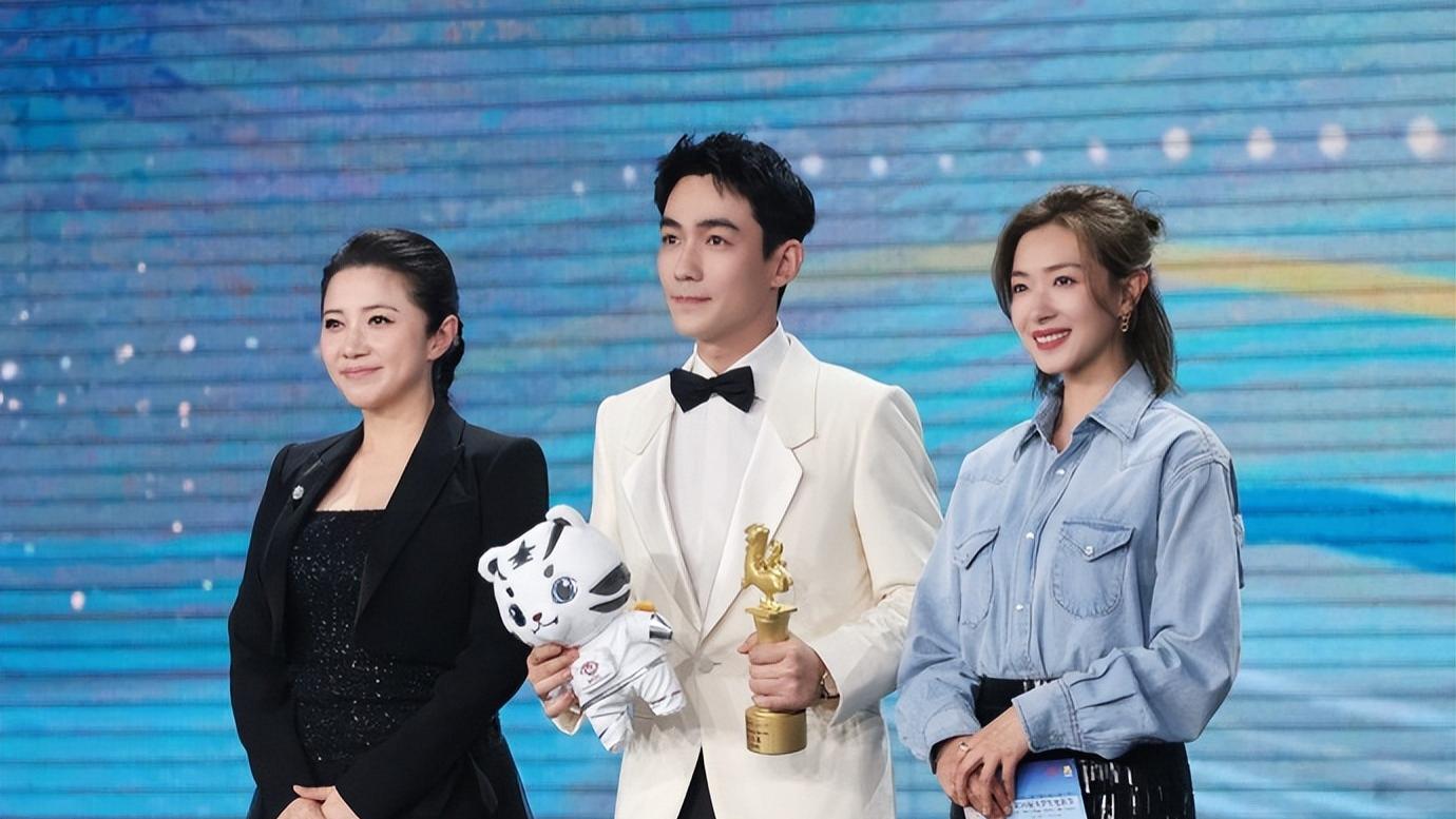 颜丙燕|演员颜丙燕：8度封后却无戏可拍：得了影后，观众不认识也没用