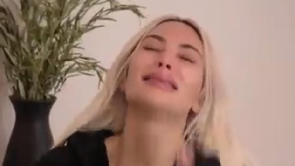 金卡戴珊大哭画面曝光！并苦苦哀求，愿意付出所有换回当初的侃爷?