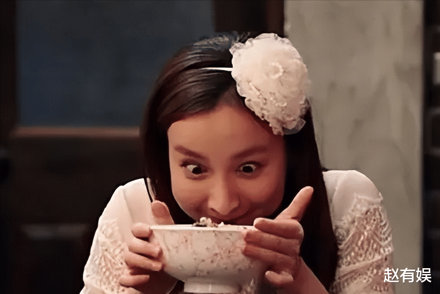 72岁李龙基称吃药并不尴尬，小36岁女友太漂亮让他有压力