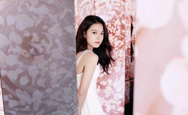 赵今麦|女星赵今麦时尚写真：青春靓丽、清纯美丽