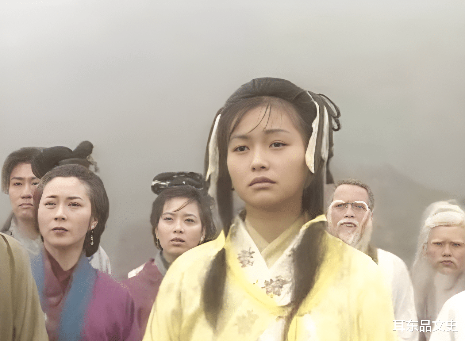 郭襄明知杨过有妻子,为何还要追他,你看小龙女掀开衣衫时说了啥