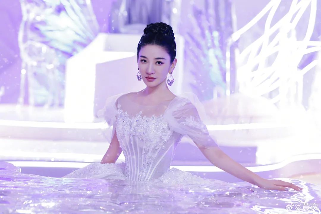 缠了10层保鲜膜,知名女星引争议