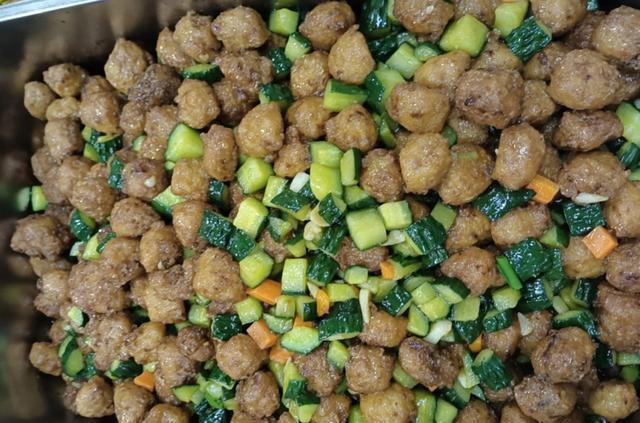 红枣|河北一男子晒银行15元午餐,网友笑了:每月没有5k建议换一份工作