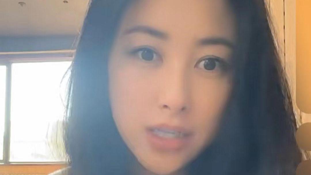 朱珠|38岁朱珠直播卖二手奢侈品，颜值出众气质佳，戴鸽子蛋戒指吸睛