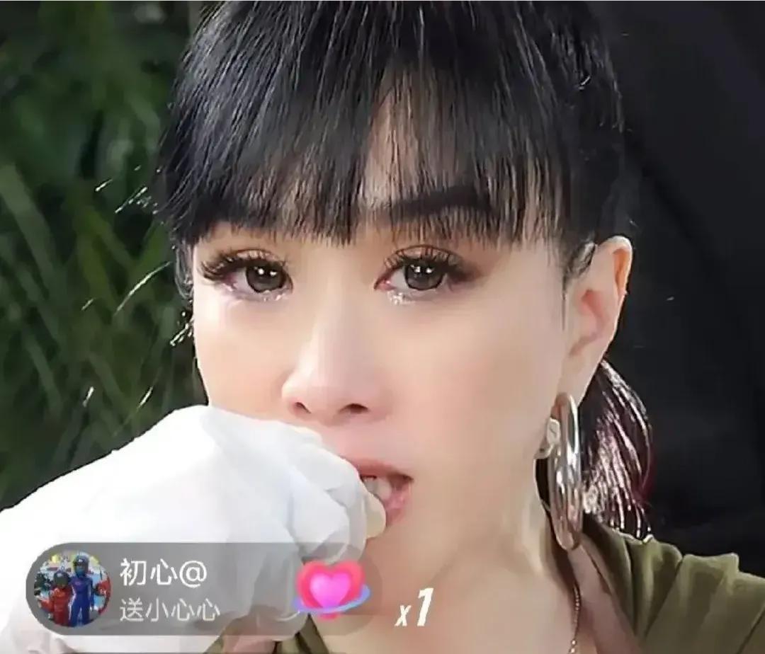 唐鉴军|一天6个瓜!捡漏辱华代言、占农民地盖豪宅、婚内出轨,都是大瓜