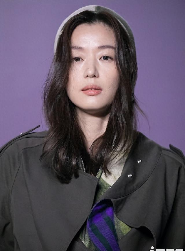 全智贤“接地气”近照!我小学她长这样,我大学她还长这样