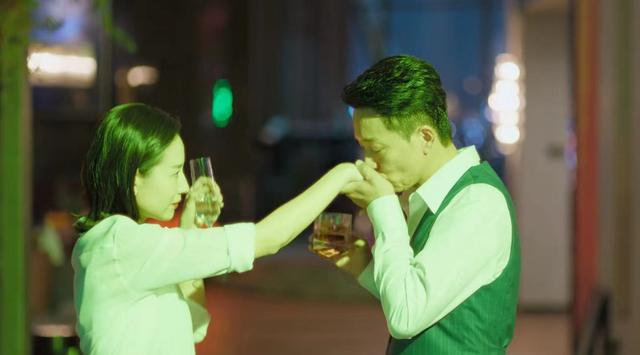 条件不符就别演“情妇”了,43岁董洁告诉你,什么是教科书式撩汉