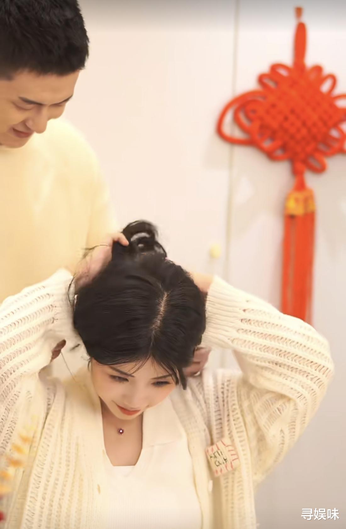 王能能|《半熟恋人》王能能和罗拉见家长,两位小朋友成功会面,其乐融融