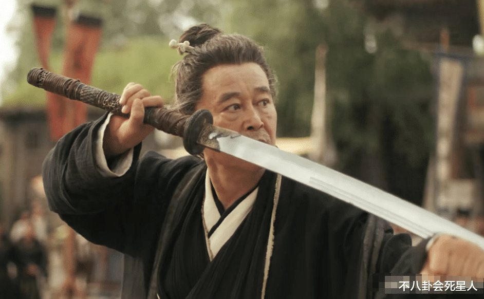 看了赵本山新剧，就明白他与范伟散伙，从来都不是因为那7千元