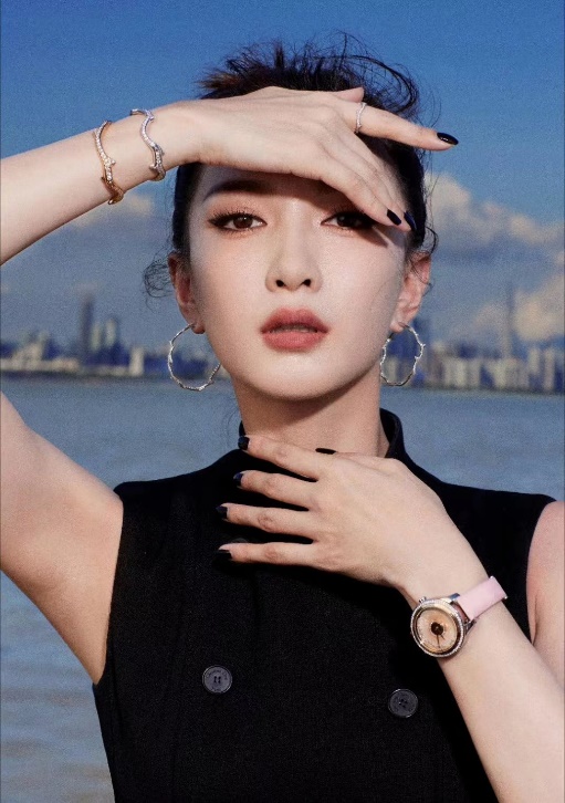 迪奥红毯:江疏影放大招,热巴不再捂胸,杨千嬅最让人意外!